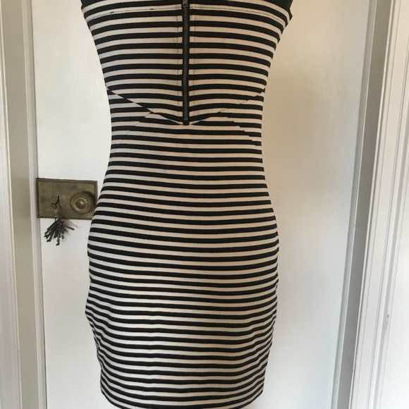 Stripped Strapless Body Con - Picture 2 of 3